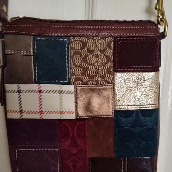 Coach Authentic stylish multi patch multi color crossbody bag - Picture 4 of 7